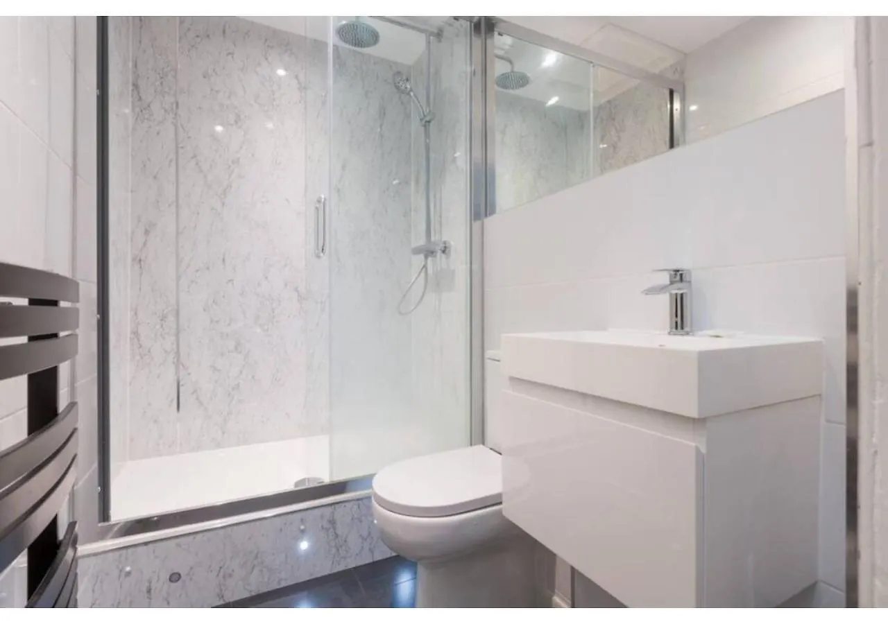 Joivy Spacious 3-Bed Flat With Castle Views Apartment Edinburgh