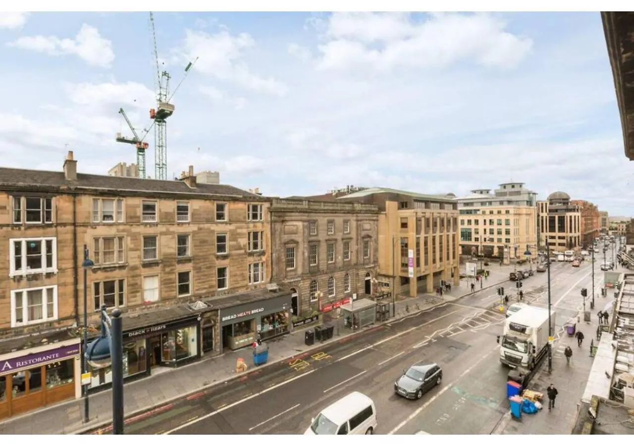 Joivy Spacious 3-Bed Flat With Castle Views Apartment Edinburgh