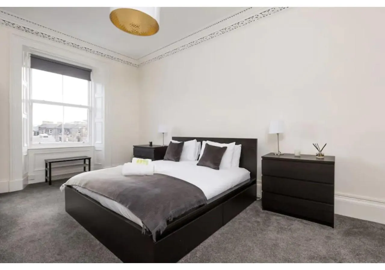 Joivy Spacious 3-Bed Flat With Castle Views Apartment Edinburgh United Kingdom