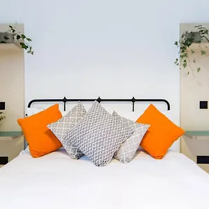 Apartment The Plywood Flat, Modern Style In A Traditional Tenement, Edinburgh