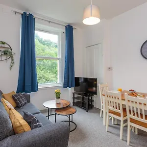 Apartment One Bedroom Just A 10 Min Walk From City Center!, Edinburgh