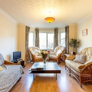 Apartment Central & Stylish 3 Bedroom, 2 Bath, Free Parking, Edinburgh