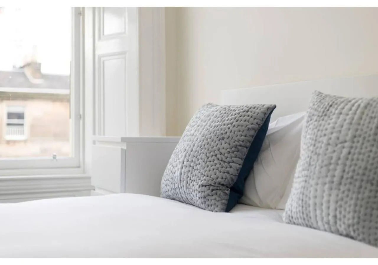 Joivy Spacious 3-Bed Flat With Castle Views Apartment Edinburgh United Kingdom